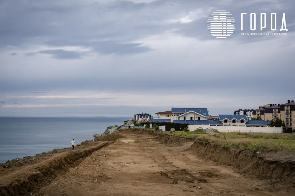 Анапчане гуляют на месте строительства. Возводят новую набережную Анапы. 