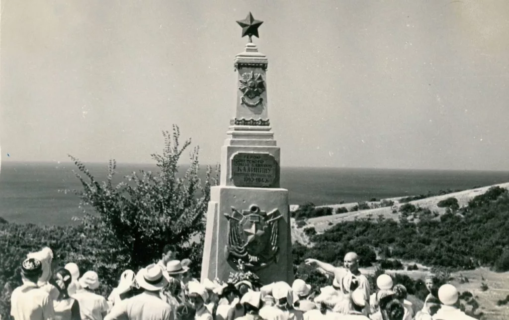 Открытие памятника Дмитрию Калинину в 1968 году в Варваровке Анапы.