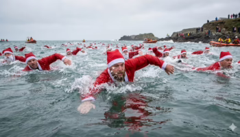 Заплыв Дедов Морозов в Анапе
