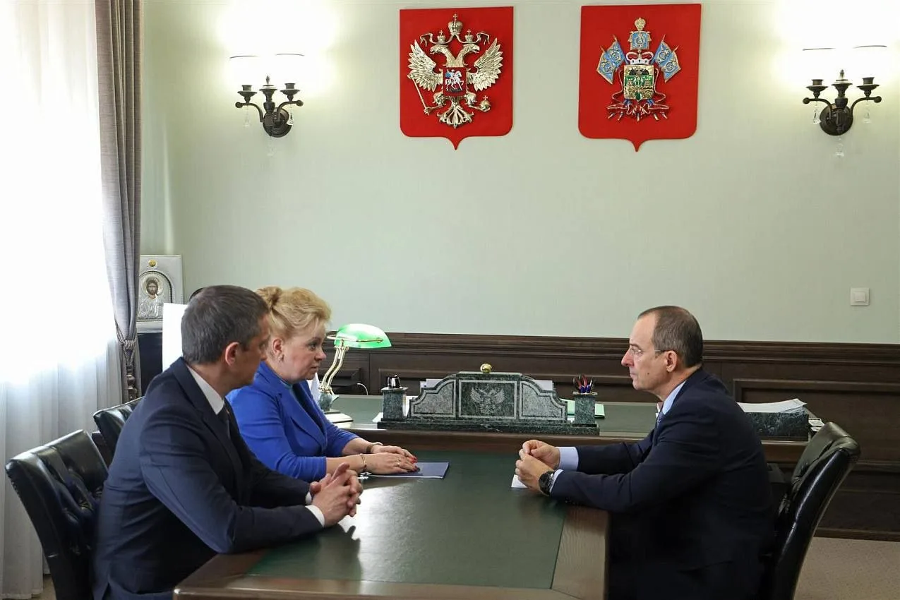 Светлана Маслова, Вячеслав Вовк и Юрий Бурлачко. Фото: Совет Анапы