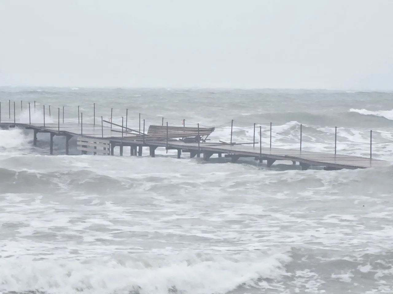 Шторм в Анапе